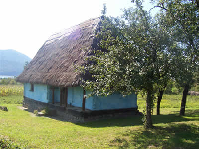 ./galerie_foto/Casa muzeu Calinesti-Oas/casa1.jpg